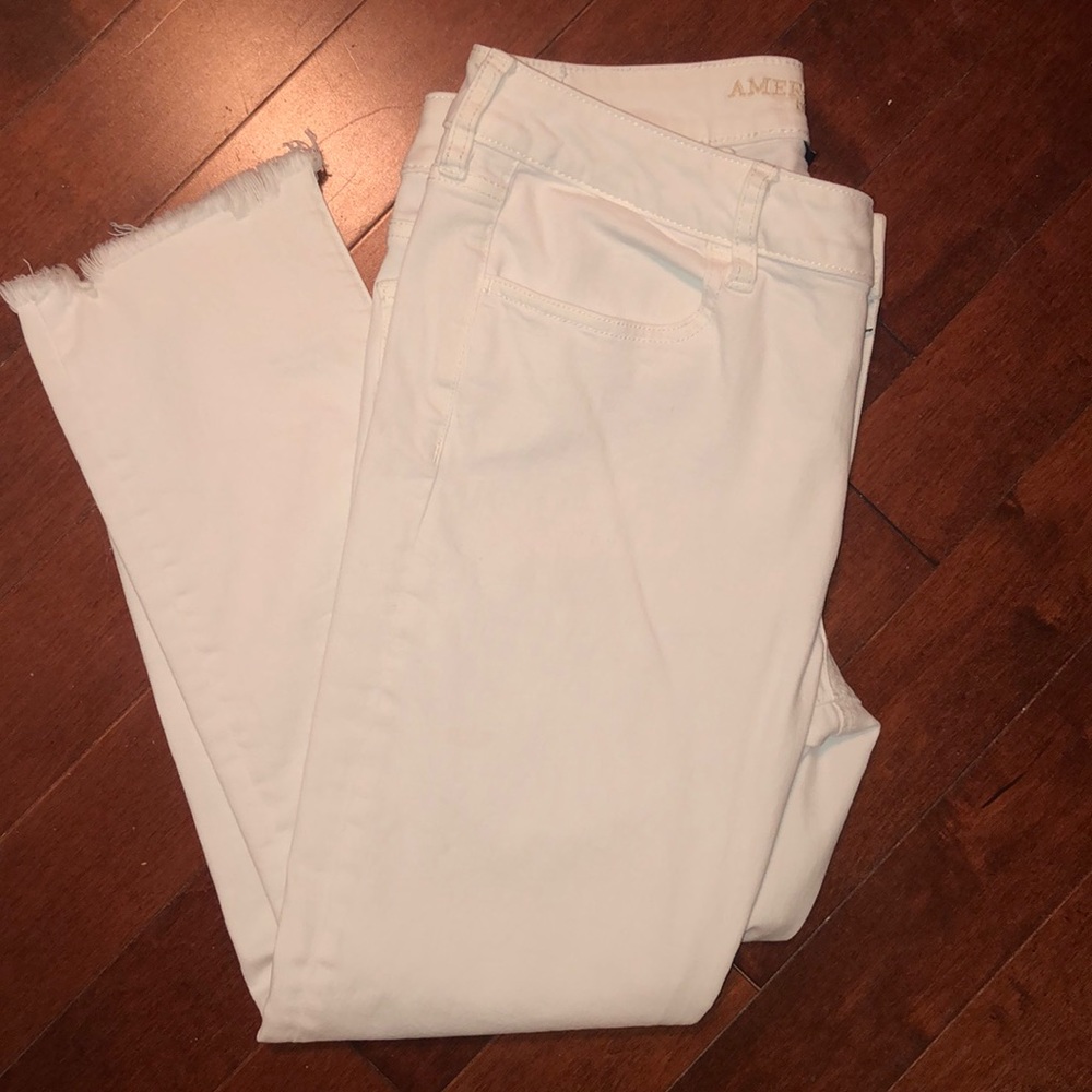AE White Cropped Pants NO HOLES